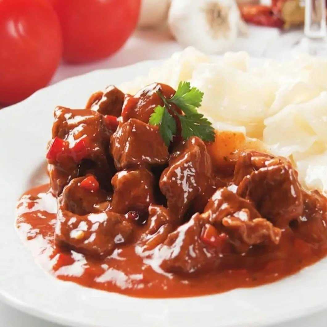 Гуляш из говядины с подливкой: 8 рецептов как приготовить, чтобы мясо было мягким и сочным