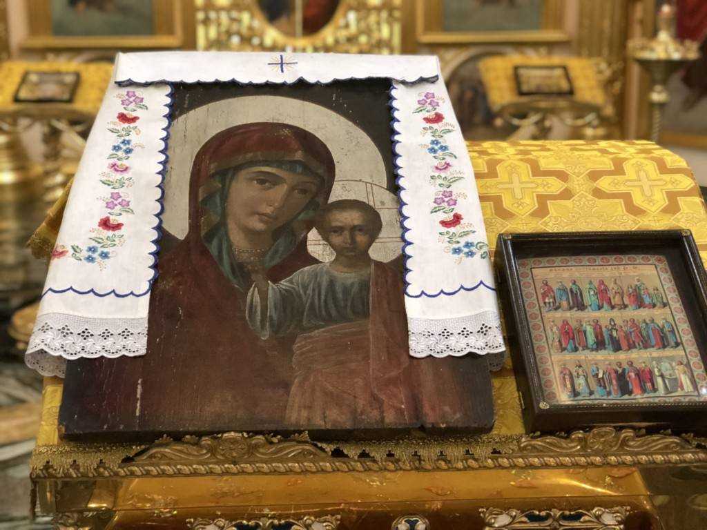 Можно ли дарить иконы: в подарок, на день рождения – приметы и значение