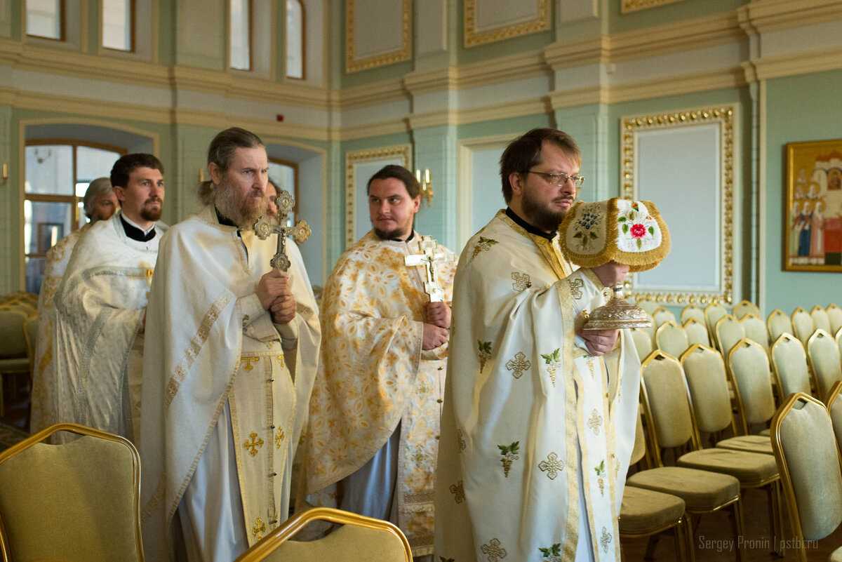 Литургия василия великого 10 раз в год совершается - чем отличается златоустовой службы