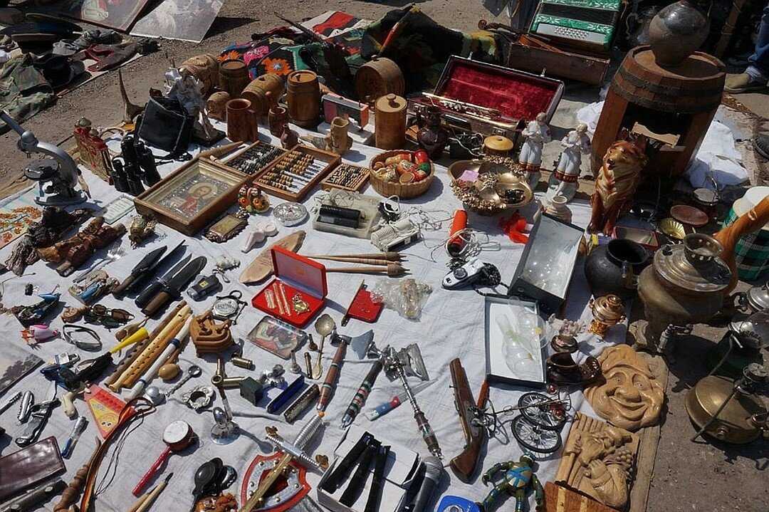 Блошиные рынки мира - место скупки старых вещей