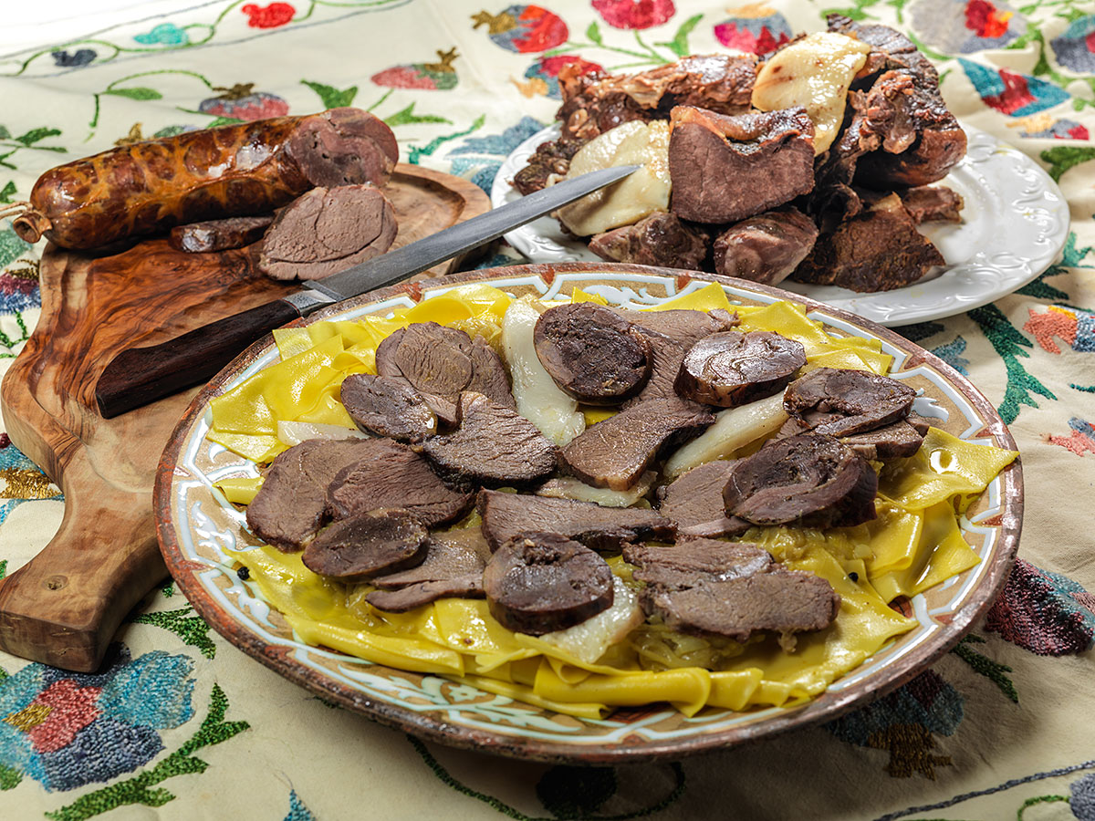 Казахская кухня: национальные блюда, описания, фото – горячие, выпечка, напитки, десерты (+отзывы)